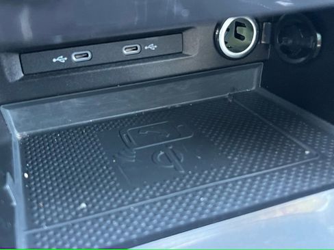 Used 2021 Volkswagen Tiguan SE w/ Panoramic Sunroof Package image 22