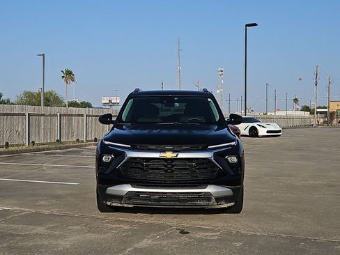 Used 2025 Chevrolet TrailBlazer LT FWD image 2