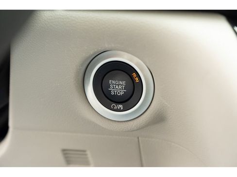 Used 2023 Chrysler Voyager LX image 28