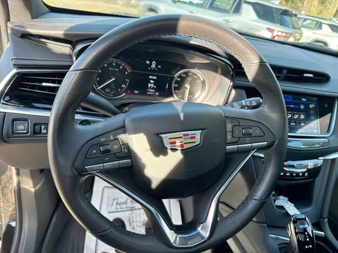 Used 2024 Cadillac XT6 Luxury AWD/4WD image 16