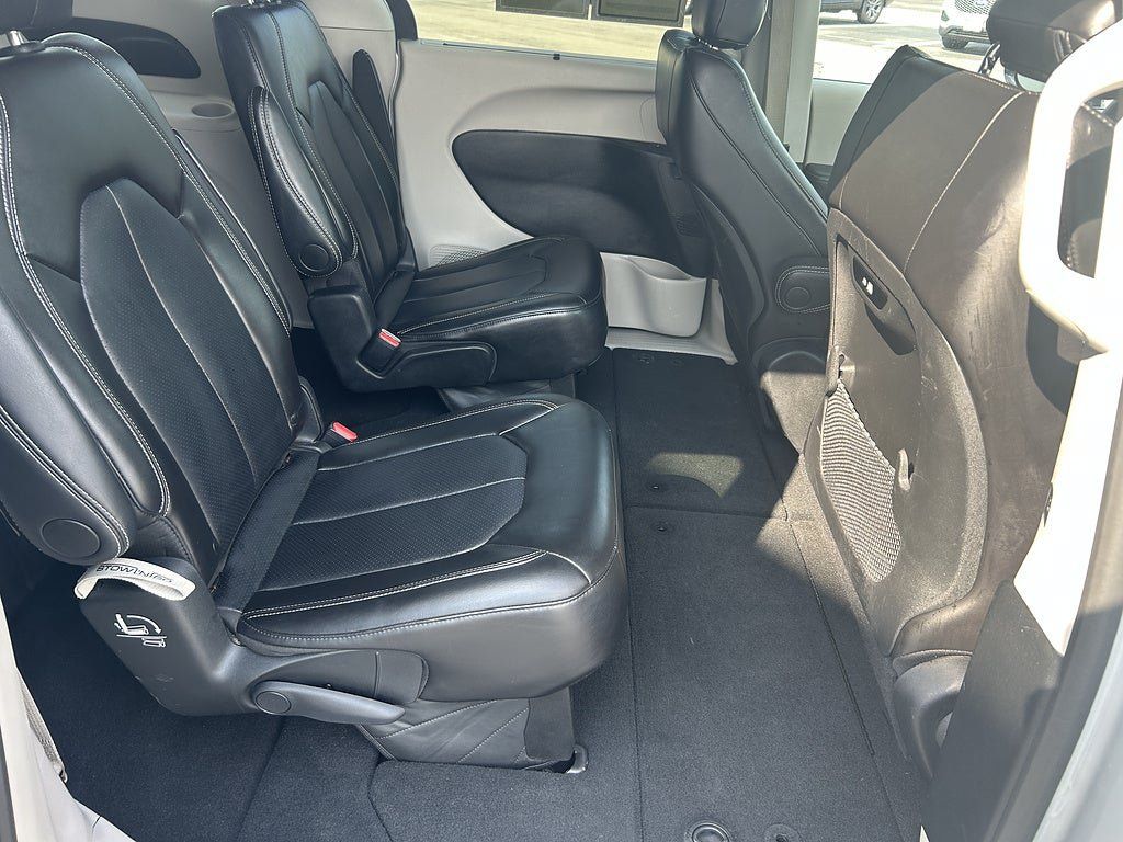 Used 2024 Chrysler Pacifica Touring-L FWD image 20