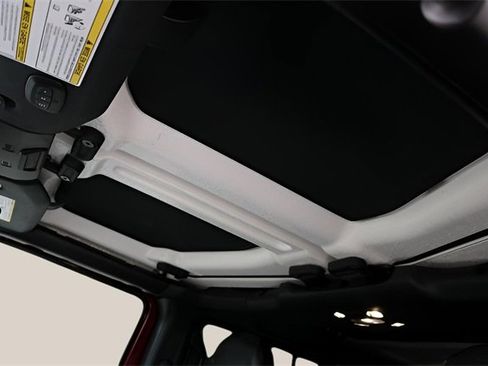 Used 2021 Jeep Wrangler Unlimited Sahara image 11