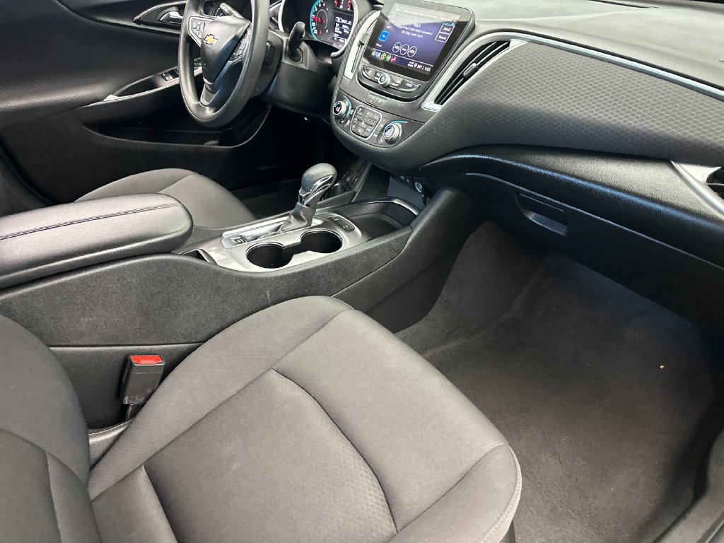 Used 2025 Chevrolet Malibu LT FWD image 14