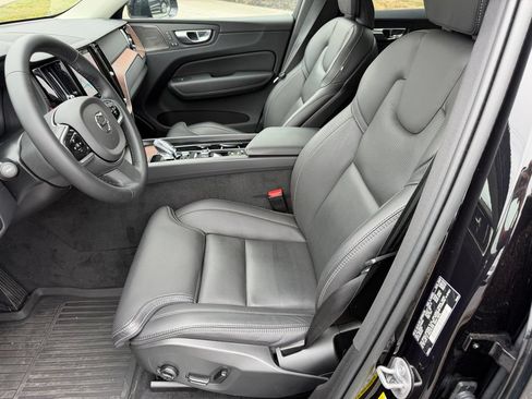 Used 2023 Volvo XC60 B5 Ultimate w/ Climate Package AWD/4WD image 3