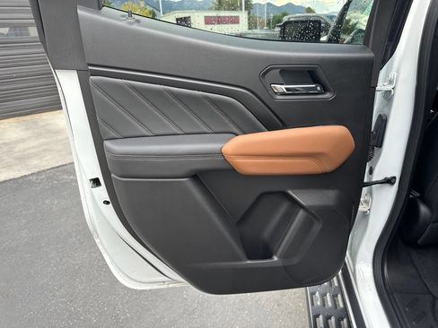 Used 2025 GMC Canyon AT4 w/ Nightfall Edition AWD/4WD image 16