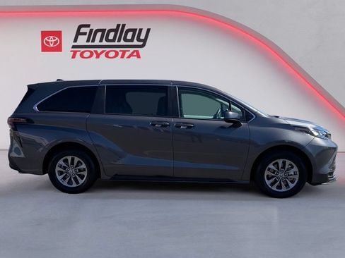 Certified 2025 Toyota Sienna LE FWD image 11