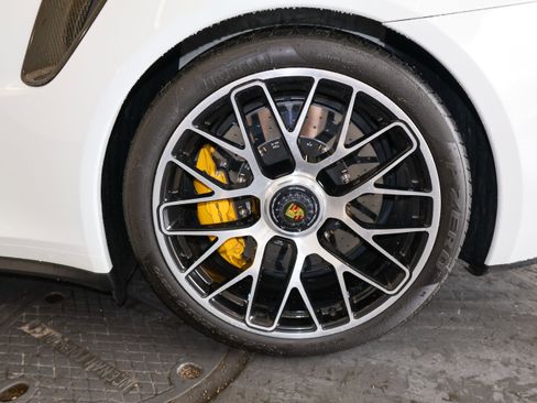 Used 2015 Porsche 911 Turbo S w/ High-end Infotainment Package AWD/4WD image 36