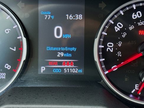 Used 2020 Toyota RAV4 XLE Premium image 8