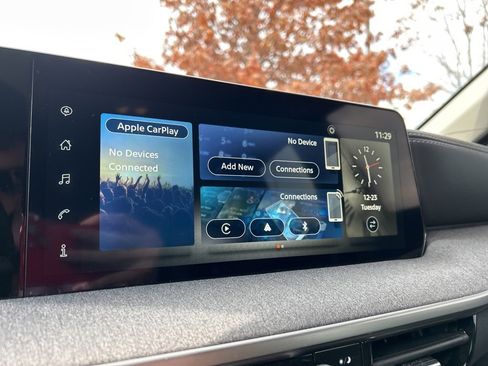 Used 2025 Nissan Kicks SV image 15