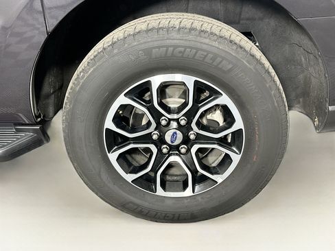 Used 2024 Ford Expedition Max XLT image 11