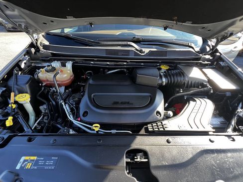 Used 2020 Chrysler Pacifica Limited image 23