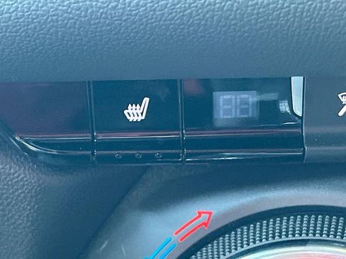 Used 2025 Chevrolet Blazer LT image 19