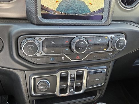Used 2023 Jeep Wrangler Unlimited w/ 8.4" Radio Group AWD/4WD image 26