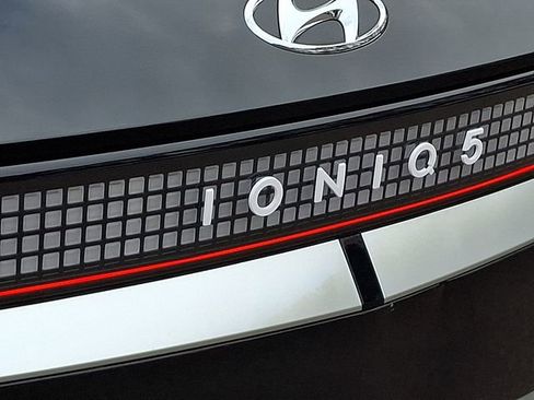 Used 2024 Hyundai Ioniq 5 Limited image 35