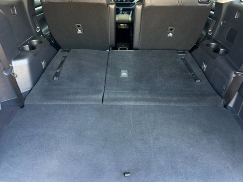Used 2025 Toyota Highlander XLE FWD image 15