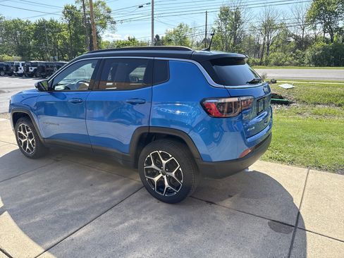 Used 2025 Jeep Compass Limited AWD/4WD image 6
