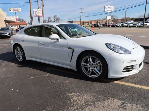 Used 2016 Porsche Panamera S image 3