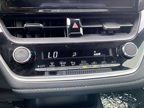 Used 2025 Toyota Corolla SE FWD image 32