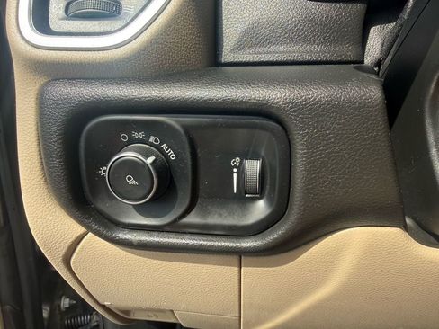 Used 2021 RAM 2500 Big Horn image 23