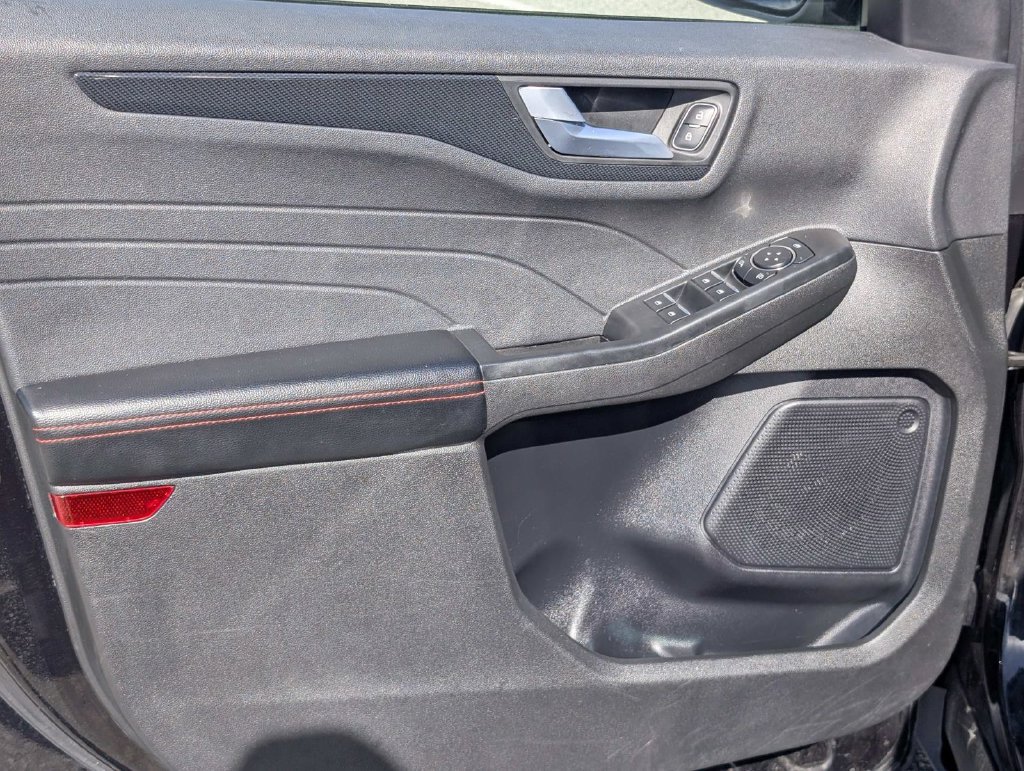 Used 2025 Ford Escape ST-Line Select AWD/4WD image 12