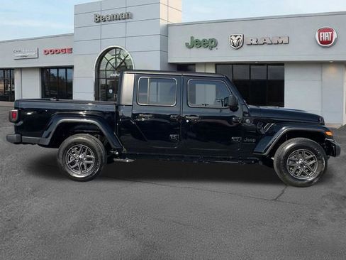 Used 2024 Jeep Gladiator Sport AWD/4WD image 8