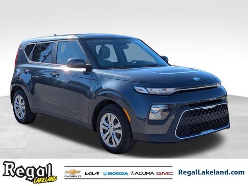 Used 2020 Kia Soul LX image 2