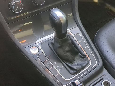 Used 2021 Volkswagen Golf 4-Door image 30