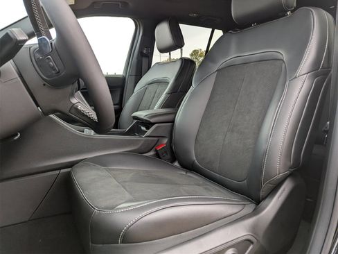 New 2025 Jeep Grand Cherokee Altitude image 11