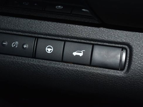 Certified 2025 Nissan Pathfinder SV image 16