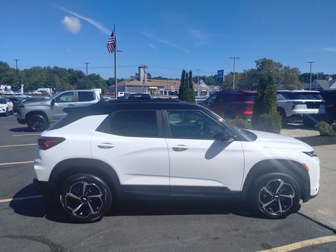 Used 2023 Chevrolet TrailBlazer RS w/ Convenience Package image 2