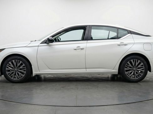 Used 2025 Nissan Altima 2.5 SV image 5