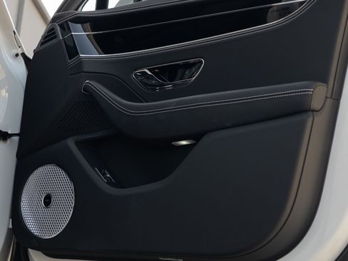 Used 2024 Bentley Flying Spur V8 image 36