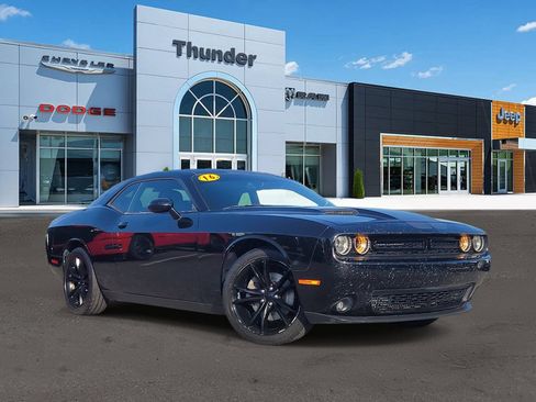 Used 2016 Dodge Challenger SXT Plus RWD image 1