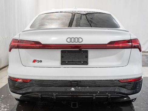 Used 2024 Audi Q8 e-tron Premium Plus image 5
