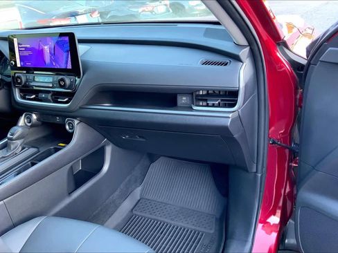 Used 2024 Toyota Grand Highlander XLE image 18