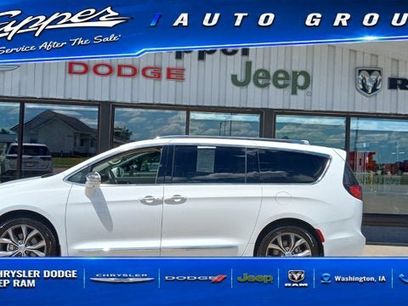 Used 2020 Chrysler Pacifica Limited w/ Tire & Wheel Group