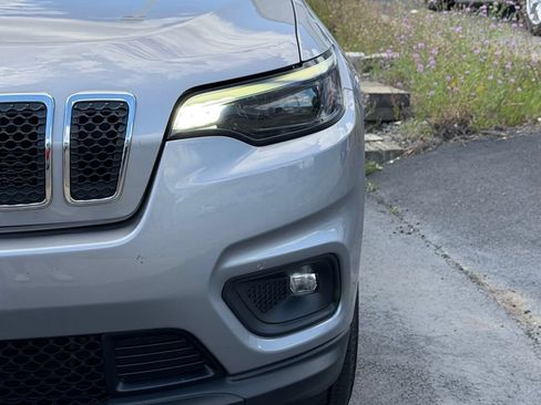 Used 2020 Jeep Cherokee Latitude Plus AWD/4WD image 2