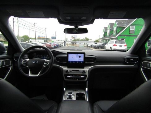 Used 2023 Ford Explorer XLT w/ Equipment Group 202A AWD/4WD image 14