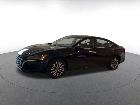 Used 2025 Nissan Altima 2.5 SV image 8