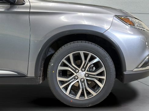 Used 2017 Mitsubishi Outlander SE FWD image 34