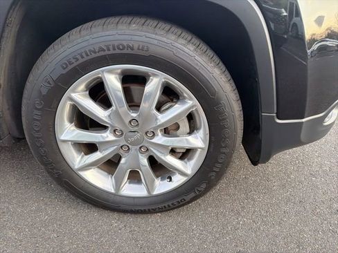 Used 2015 Jeep Cherokee Limited w/ Luxury Group image 8