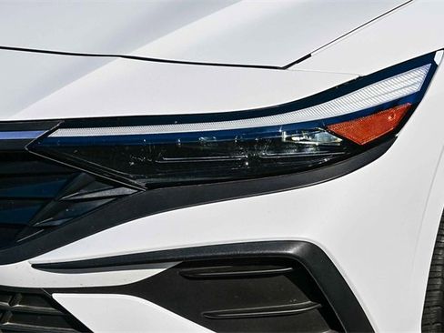 Certified 2025 Hyundai Elantra Sport image 12