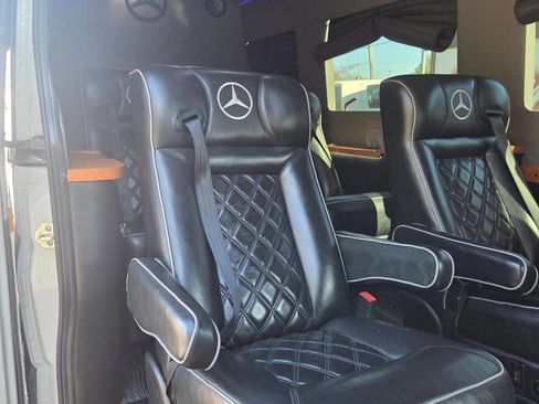 Used 2016 Mercedes-Benz Sprinter 2500 image 14