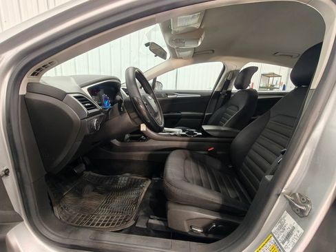 Used 2014 Ford Fusion SE FWD image 25