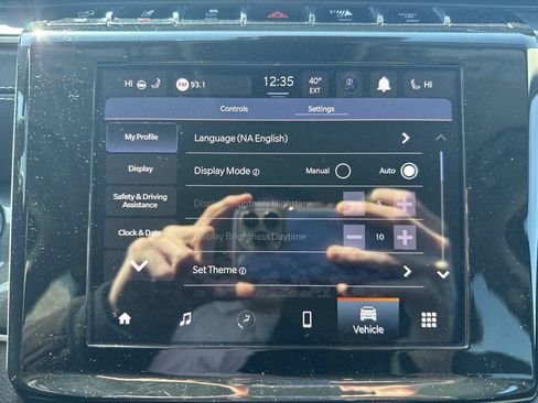 Used 2023 Jeep Grand Cherokee Laredo w/ Luxury Tech Group I AWD/4WD image 44
