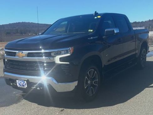 Used 2022 Chevrolet Silverado 1500 LT AWD/4WD image 4