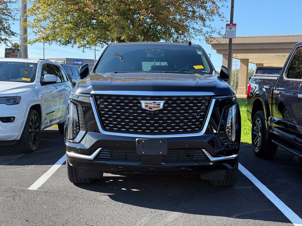 Used 2025 Cadillac Escalade Luxury AWD/4WD image 8