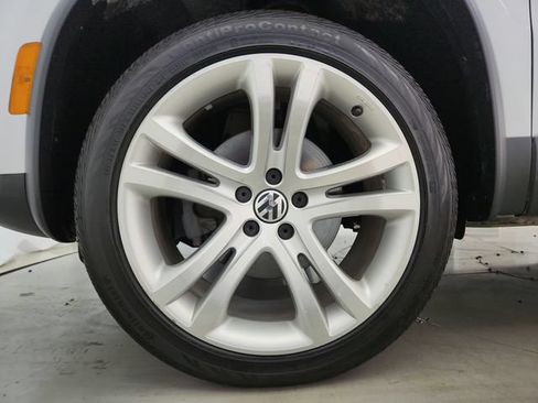 Used 2016 Volkswagen Tiguan SEL FWD image 33