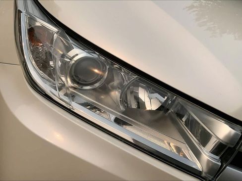 Used 2018 Toyota Highlander XLE AWD/4WD image 27