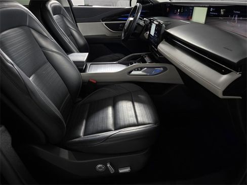 Certified 2024 Lincoln Nautilus Reserve image 14